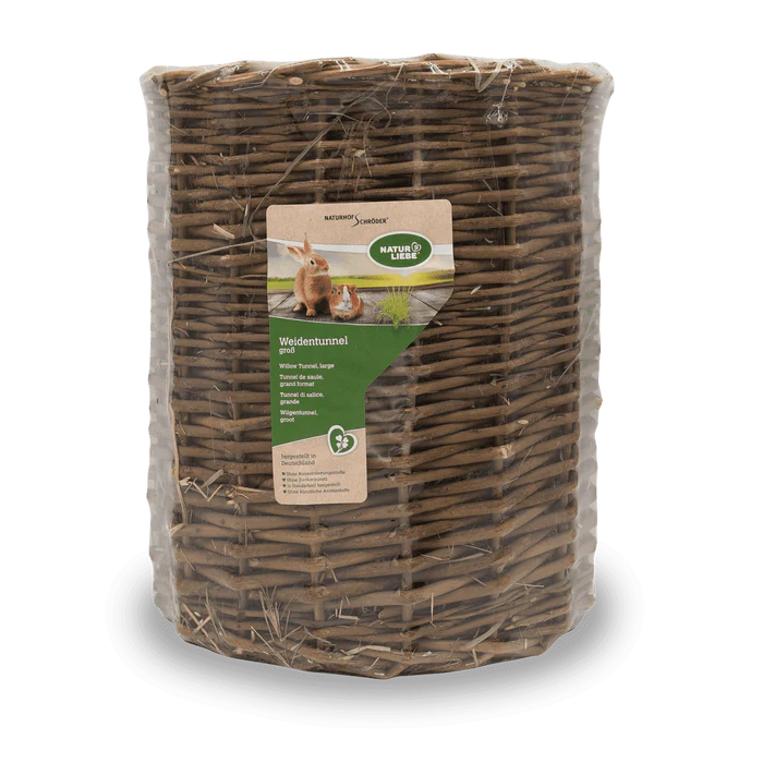 Naturhof Schröder Willow tunnel with hay